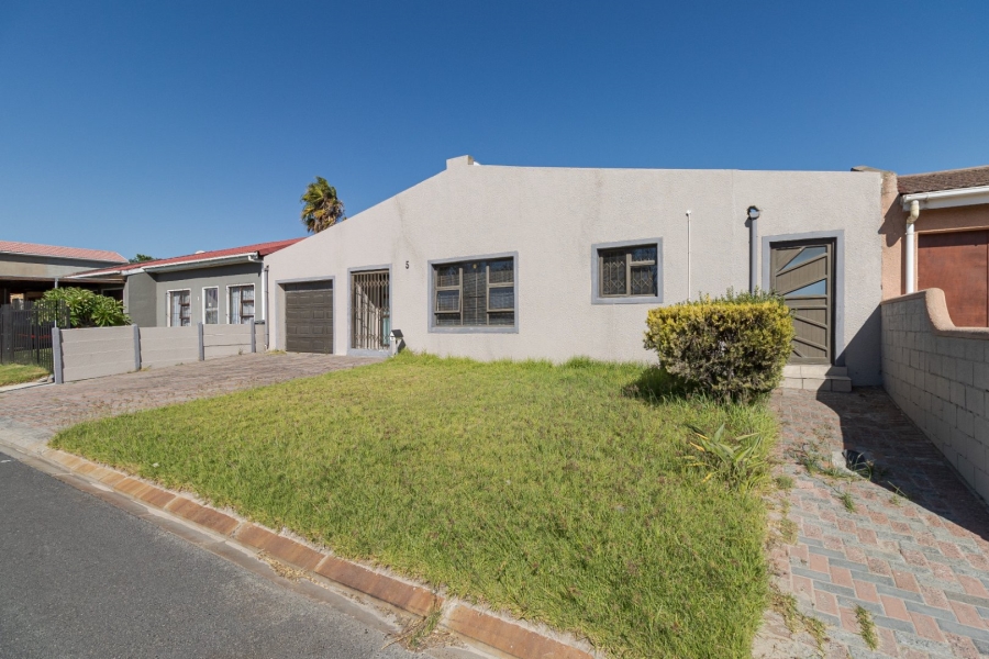 To Let 3 Bedroom Property for Rent in Highbury Western Cape